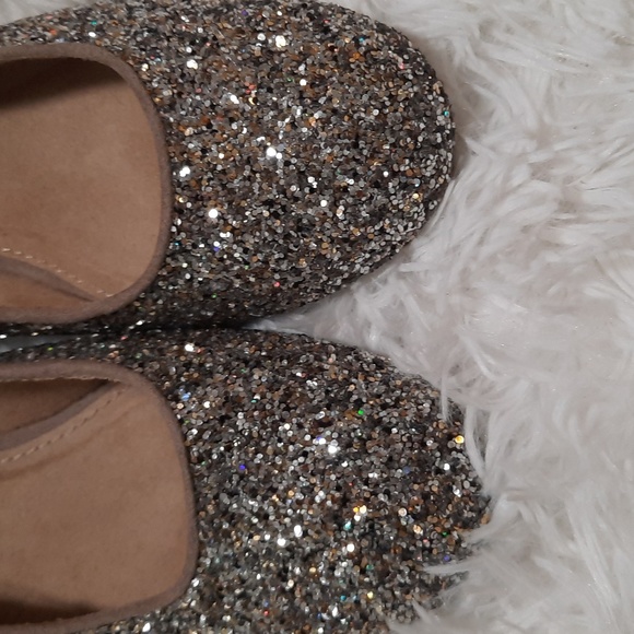 Old Navy Shoes - Picture 6 of 7